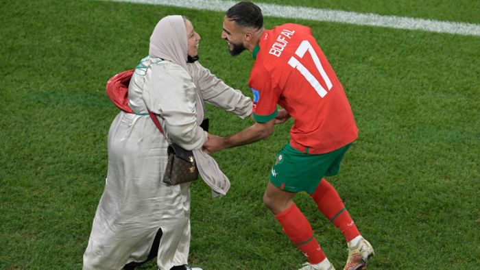 Tanz von Marokko-Spieler mit seiner Mutter geht viral