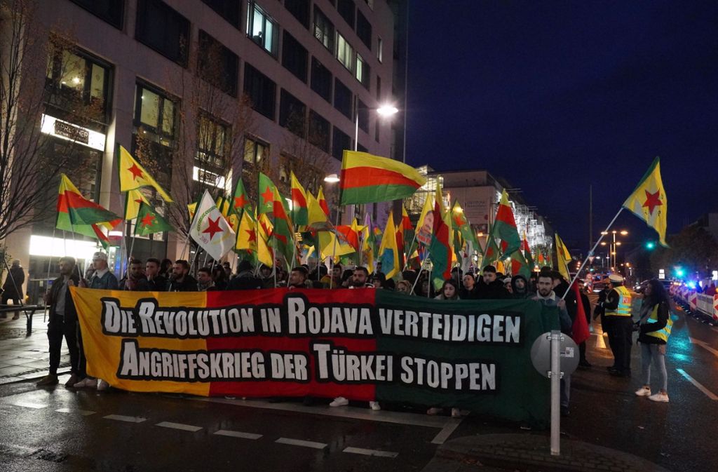 Kurden-Demo in Stuttgart: Protest gegen türkischen Militäreinsatz in Nordsyrien