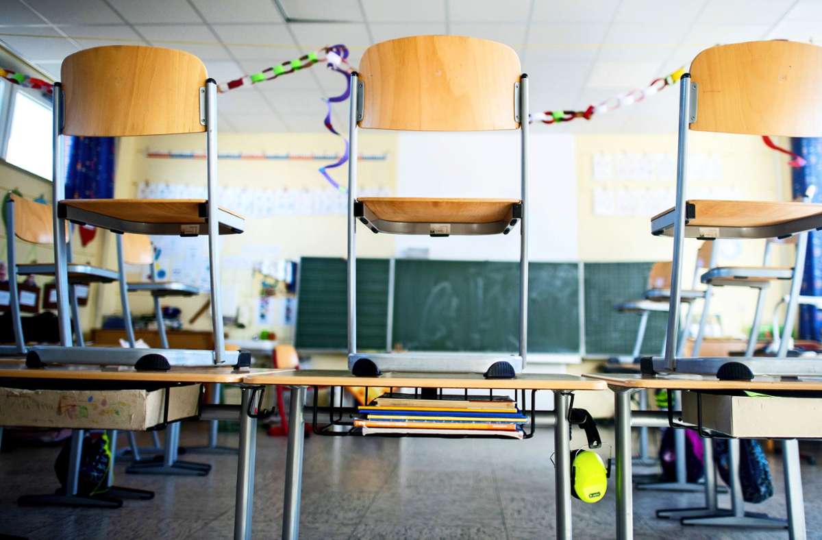 An den Schulen im Kreis fehlen Vertretungslehrer. Unterricht könnte deshalb ausfallen. Foto: Hauke-Christian Dittrich/dpa