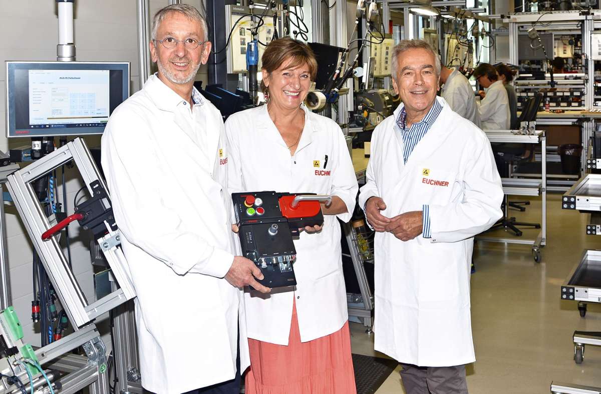 Sie erklären das Erfolgsrezept der Firma Euchner: Thomas Rupp, Hannelore Carbunar und Stefan Euchner (von links). Foto: Philipp/Braitinger