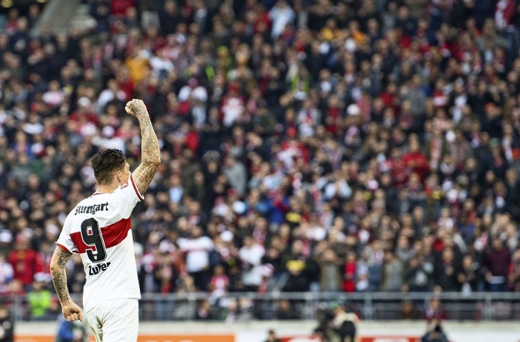 Die Mannschaft sendet im Kampf gegen den Abstieg ein Signal: Der VfB Stuttgart findet die Hoffnung