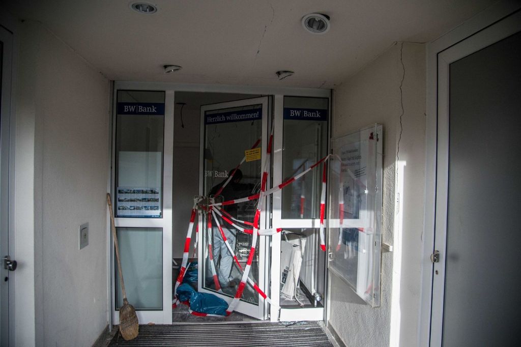 08.12.2017 Unbekannte haben in Leinfelden-Echterdingen einen Geldautomaten gesprengt.