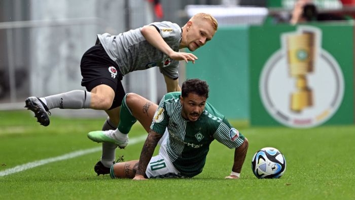 Werder Bremen  scheidet als erster Bundesligist   aus
