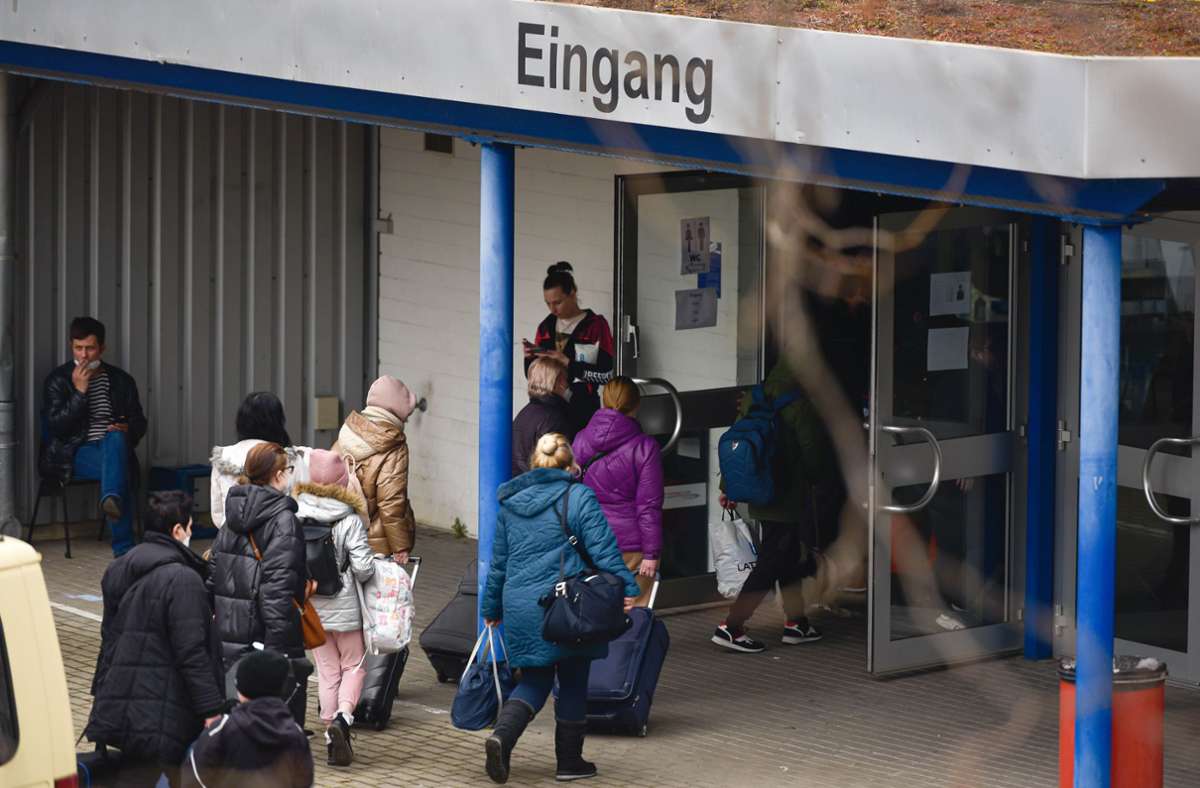 Notlage in Stuttgart: Hallennutzung für Flüchtlinge trifft 15 Schulen