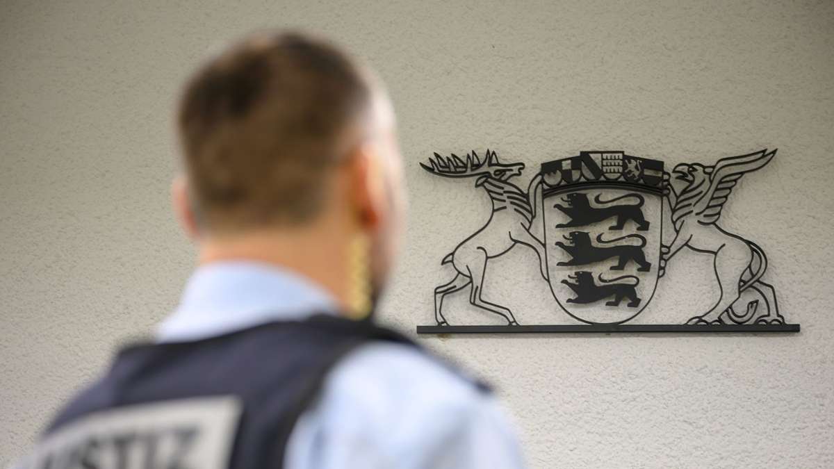Prozess am Landgericht: Nach Angriff in Nürtingen: Feixen auf der Anklagebank