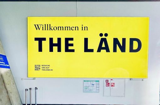 Ende 2021  wurden Fluggäste bei der Ankunft in Stuttgart mit „The Länd“ begrüßt. Foto:  