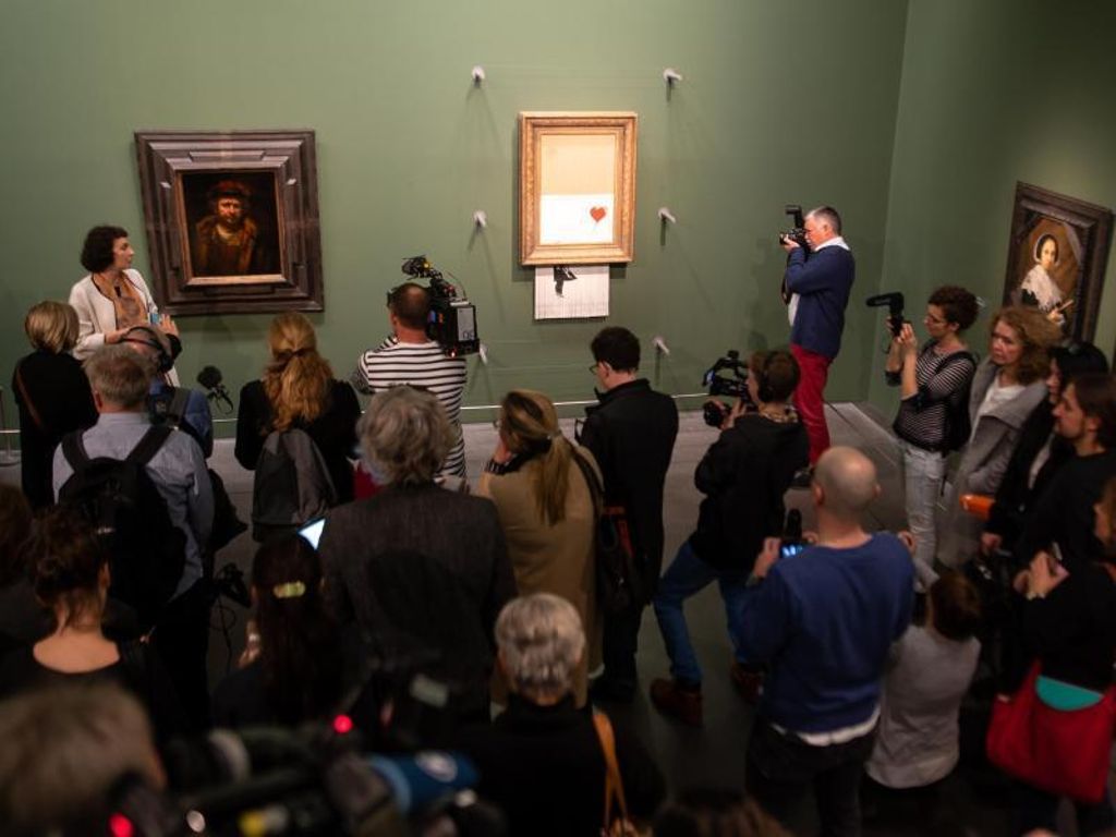 Vorerst für ein Jahr wird das Bild in Stuttgart bleiben: Banksy trifft Rembrandt: Staatsgalerie zeigt geschreddertes Bild