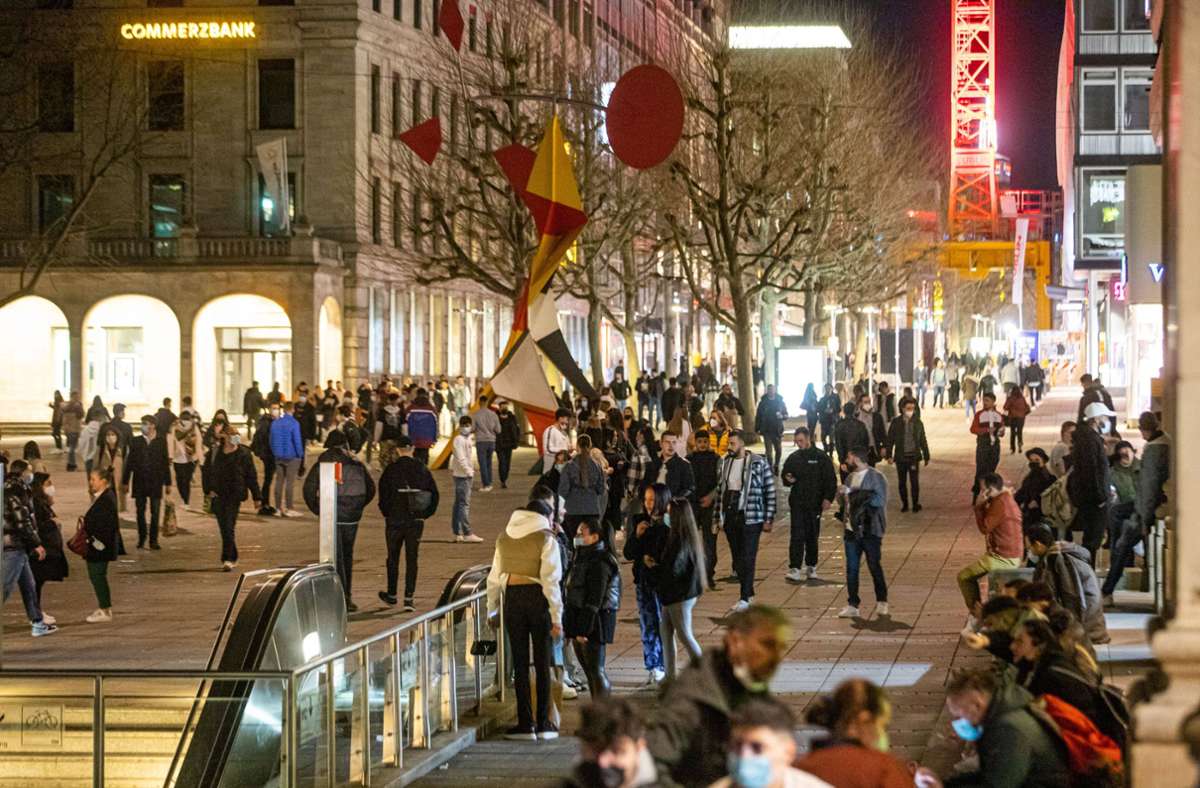 Jugendgewalt in der Stuttgarter Innenstadt: Überfall mit Fäusten und Reizgaspistole