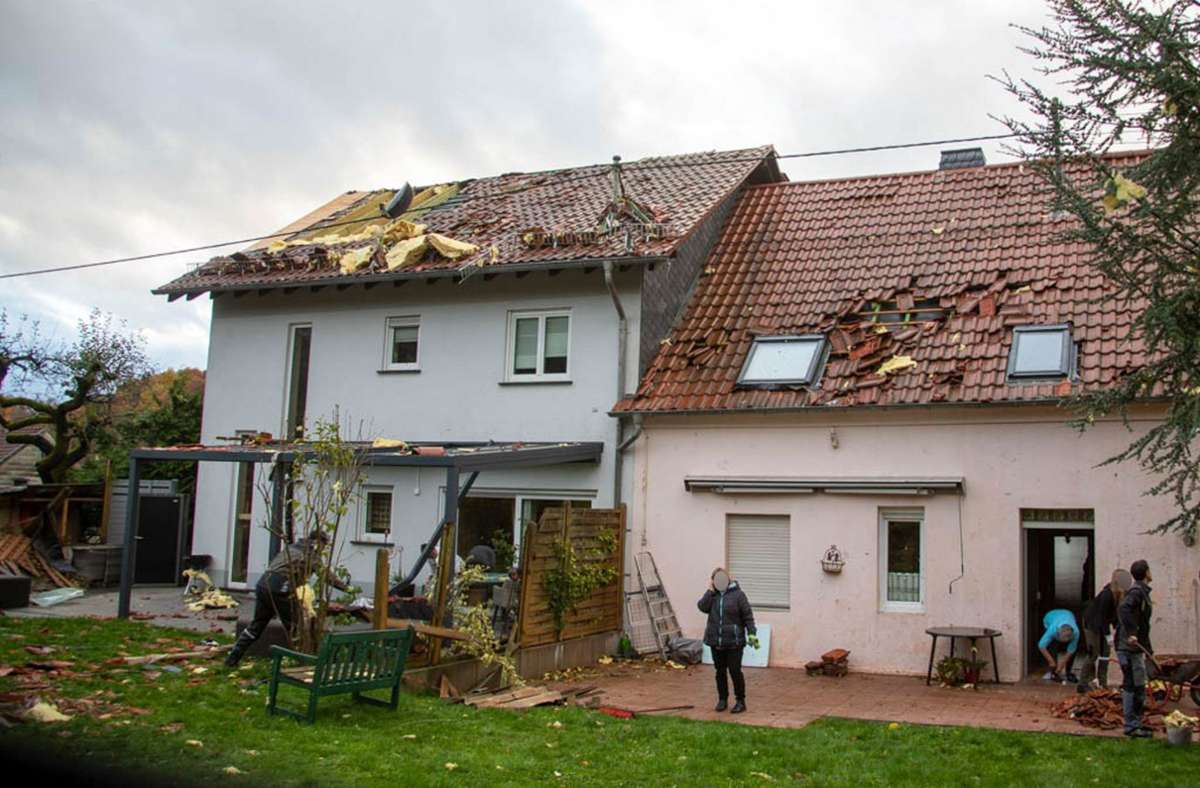 Das Unwetter im Saarland hat Häuser abgedeckt. Foto: dpa/Rolf Ruppenthal