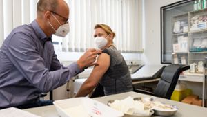 Dürfen deutsche Firmen Mitarbeiter zum Impfen verpflichten?