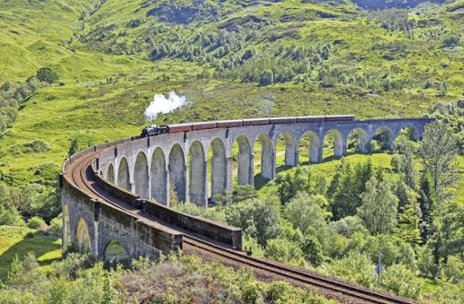 Das Glenfinnan-Viadukt in den schottischen Highlands: Verkehrsminister Winfried Hermann postete das Bild, die  FDP reagierte mit einer Anfrage. Foto: imago//Jürgen Wiesler