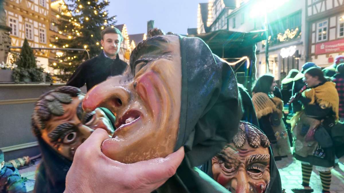 Maskenabstauben rings um Leonberg: Die Narren feiern den Start in die Saison