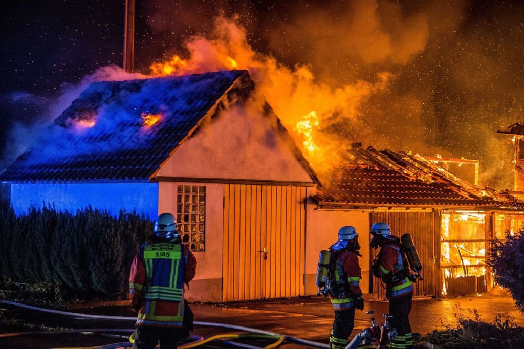 Gebäude brennt nieder – Verdacht auf Brandstiftung