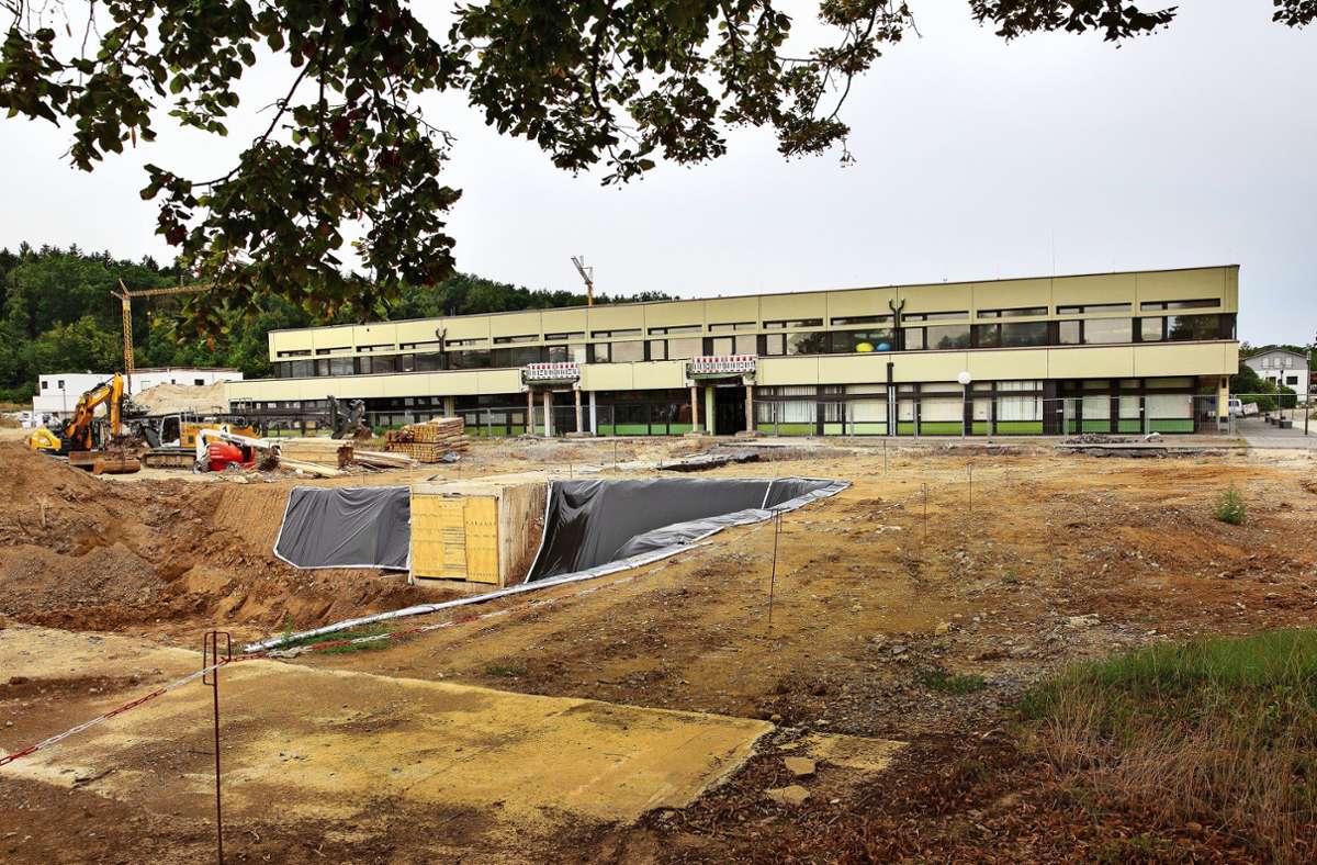 Tiefbau für die neue Grundschule in Neuhausen läuft: Schulbaustelle liegt im Plan