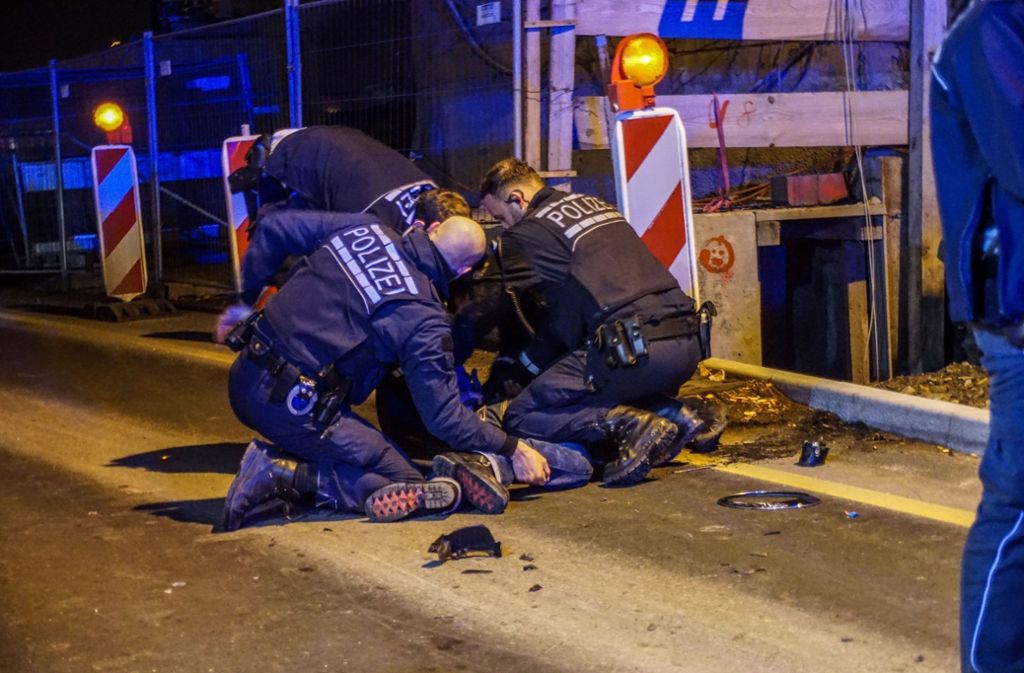 Beamte liefern sich Kampf mit einem Unfallbeteiligten: Prozess um mutmaßliche Polizeigewalt in Stuttgart