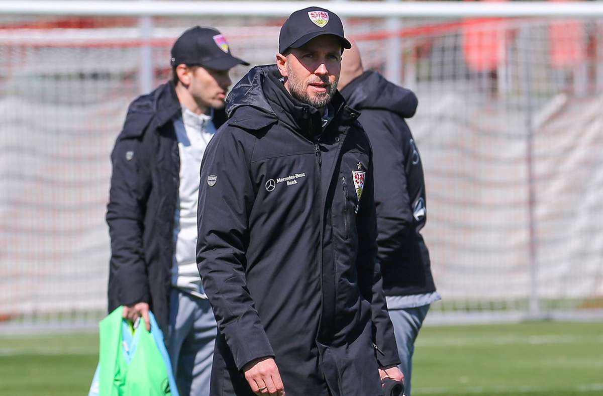 Sebastian Hoeneß legt beim VfB Stuttgart los. Nur eine einzige Trainingseinheit hatte der neue Coach zur zur Vorbereitung auf das Pokal-Viertelfinale.