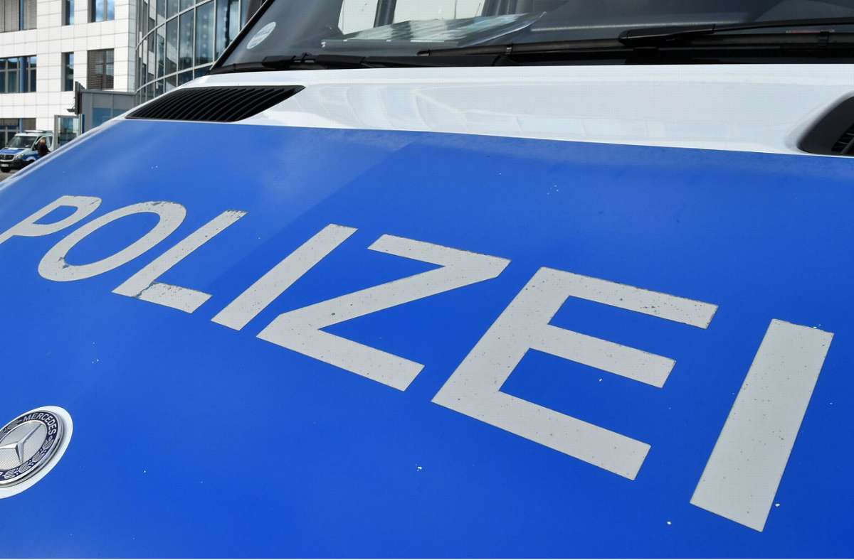 Möbelhausparkplatz in Offenburg: Firmenwagen bei illegalem Autorennen gerammt