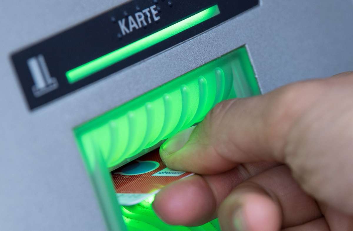Weniger Filialen und Automaten: Der Rückzug der Banken schmerzt