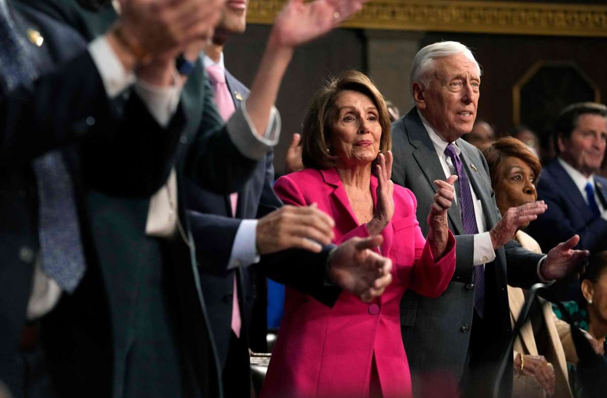 Applaus hingegeben brandete bei dem Demokraten auf – im Bild Nancy Pelosi.