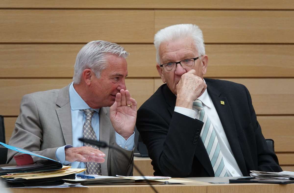 Krise um Innenminister: Kretschmann stellt sich hinter Strobl
