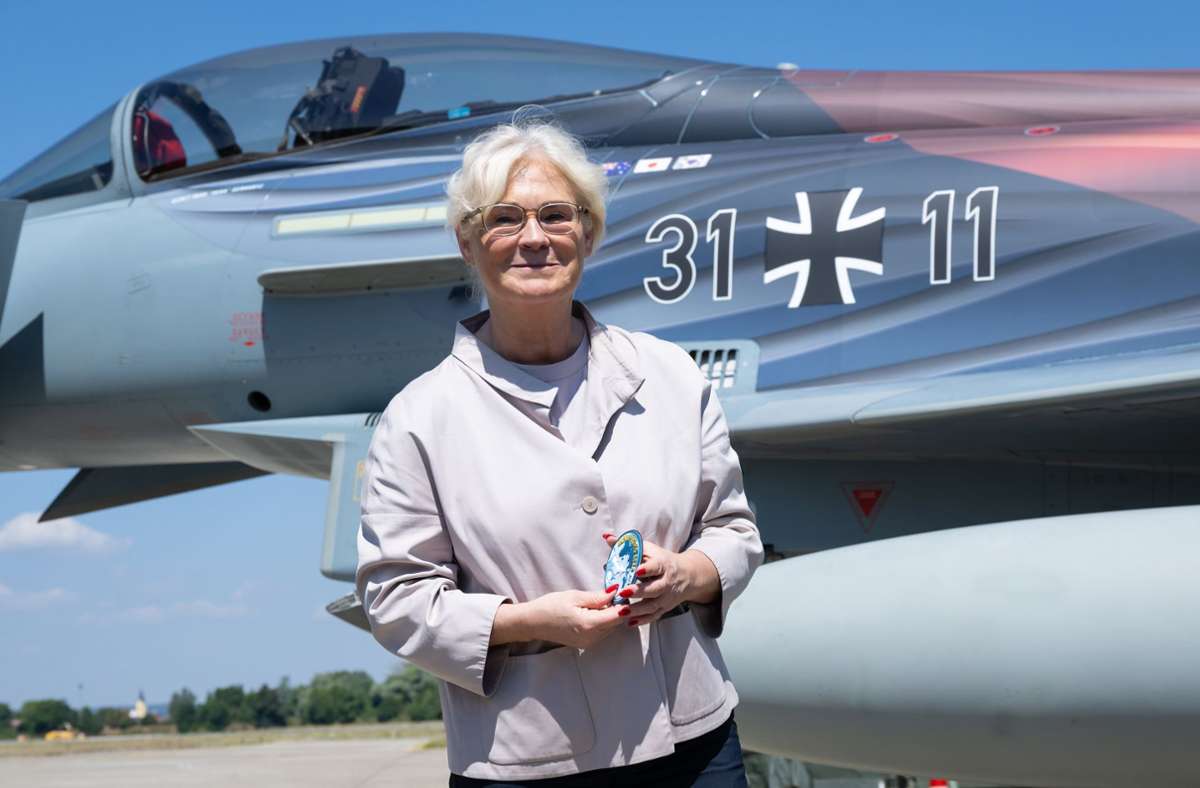 Porträt der Verteidigungsministerin Christine Lambrecht: Raus aus der Defensive
