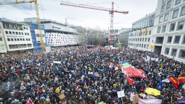 Stuttgarter Veranstalter freuen sich über großen Zulauf zur Demo