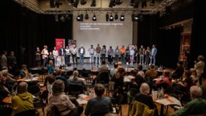 Kommunalwahl in Stuttgart: Menschen mit Behinderung klopfen Kandidaten auf die Finger