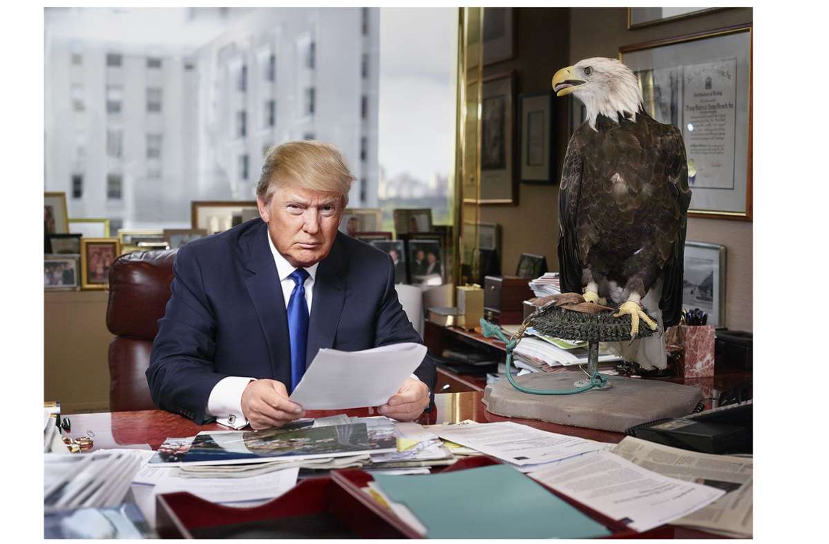 Da war er noch nicht Präsident: Unternehmer Donald Trump 2015 in seinem Büro nebst dem US-amerikanischen Wappentier.