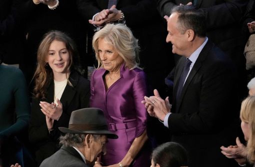 Der Kuss von Jill Biden und Doug Emhoff sorgte für Irritation. Foto: Getty Images via AFP/DREW ANGERER