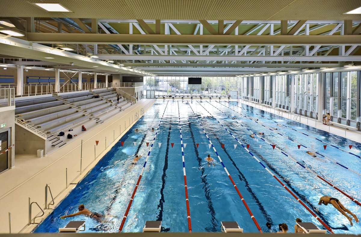 Auf acht Bahnen ziehen die Schwimmer im neuen Sportbad durchs 50-Meter-Becken.