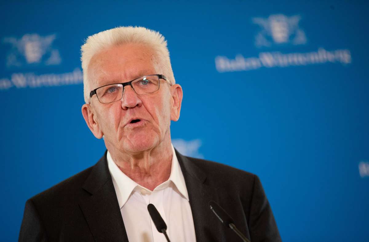 Ministerpräsident von Baden-Württemberg: Kretschmann sagt nach Autounfall Teile der Sommertour ab