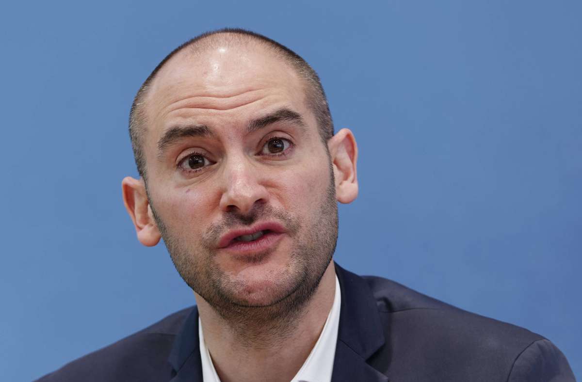 Finanzminister von Baden-Württemberg: Danyal  Bayaz warnt vor Risiken für Haushalt 2022