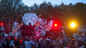 Zehntausende bei illegalem Techno-Festival