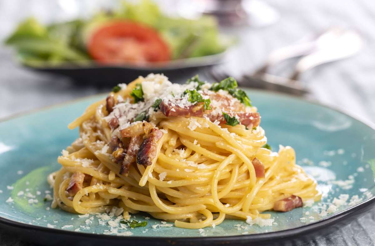 Spaghetti alla carbonara: US-Soldaten hätten nach der Einnahme Roms 1944 ihre Eier- und Speckrationen mit Pasta vermischt, heißt es, und so das Gericht erfunden. Ob’s stimmt, weiß keiner.