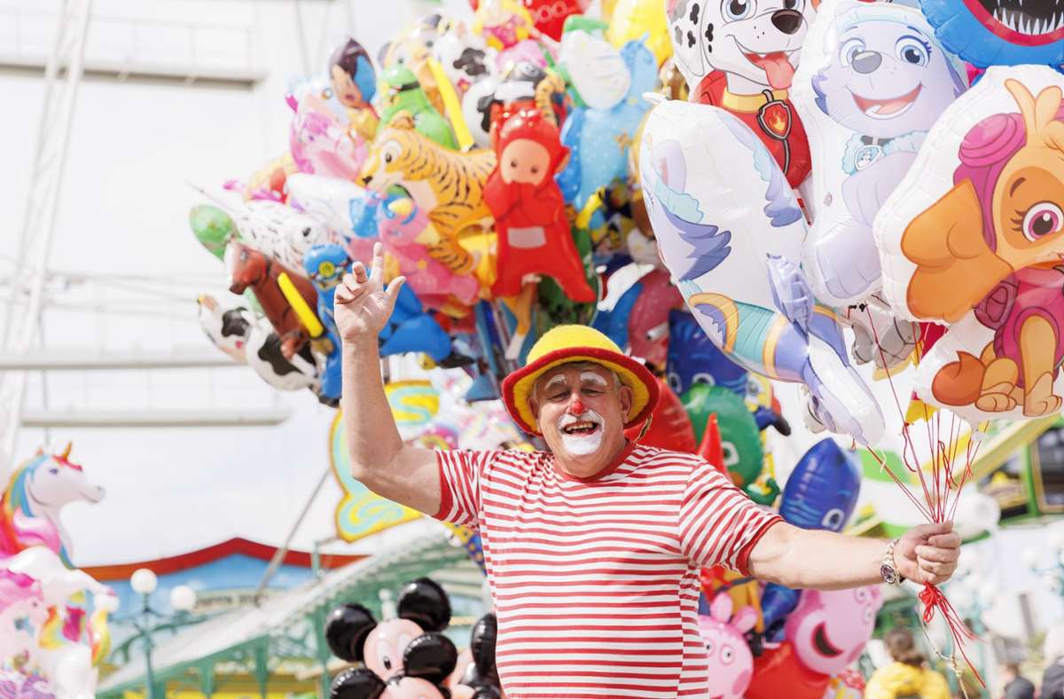 Frühlingsfest Stuttgart: Rudi Balloni haucht den Ballons Leben ein
