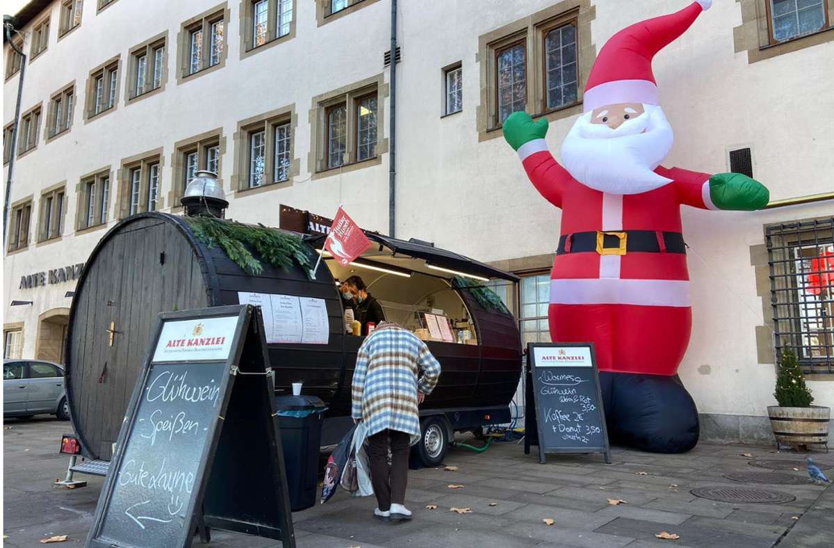 Ersatz-Weihnachtsmarkt in Stuttgart: Schausteller kritisieren    „zweierlei Maß“ beim Glühwein to go