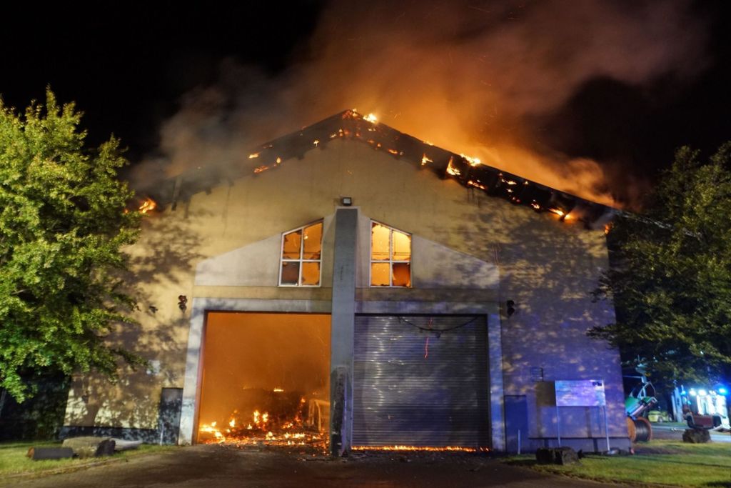 Feuerwehr in Leonberg seit Mittwoch im Einsatz: Gasflamme in Biogasanlage brennt kontrolliert