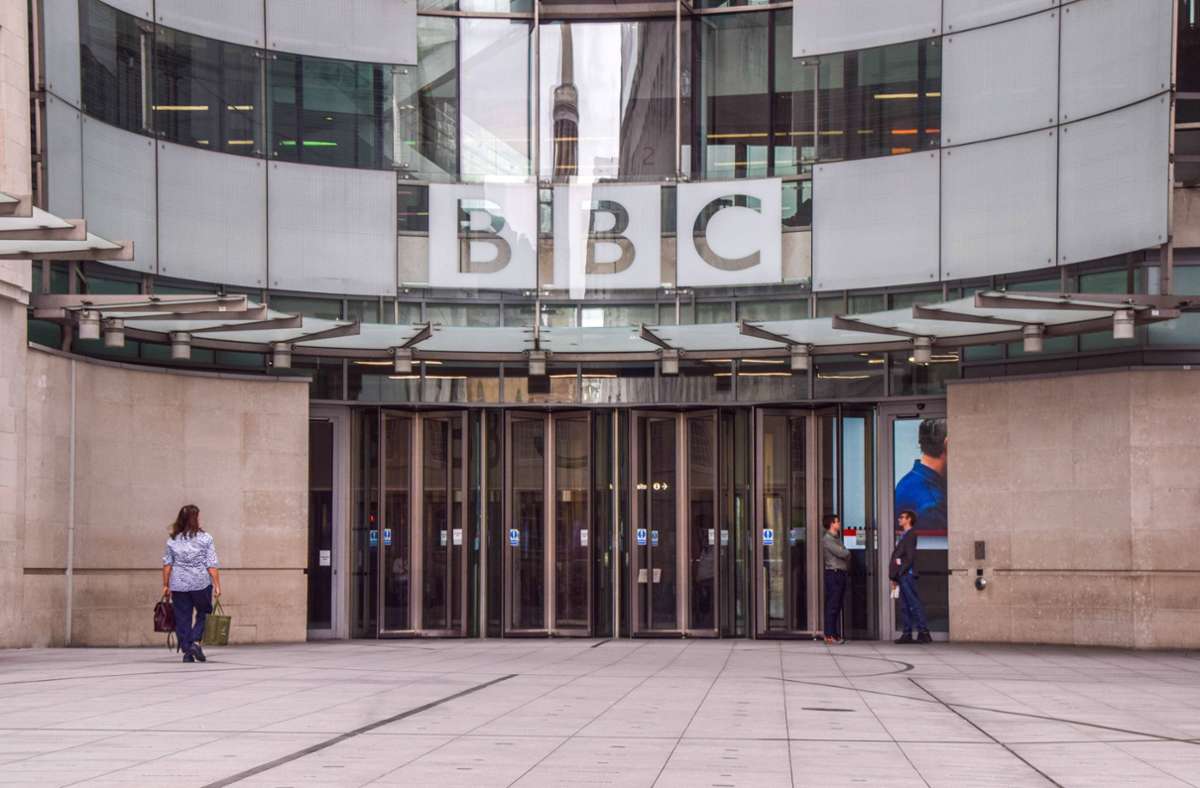 Skandal bei der BBC: Moderator soll Teenager Geld für intime Fotos gezahlt haben