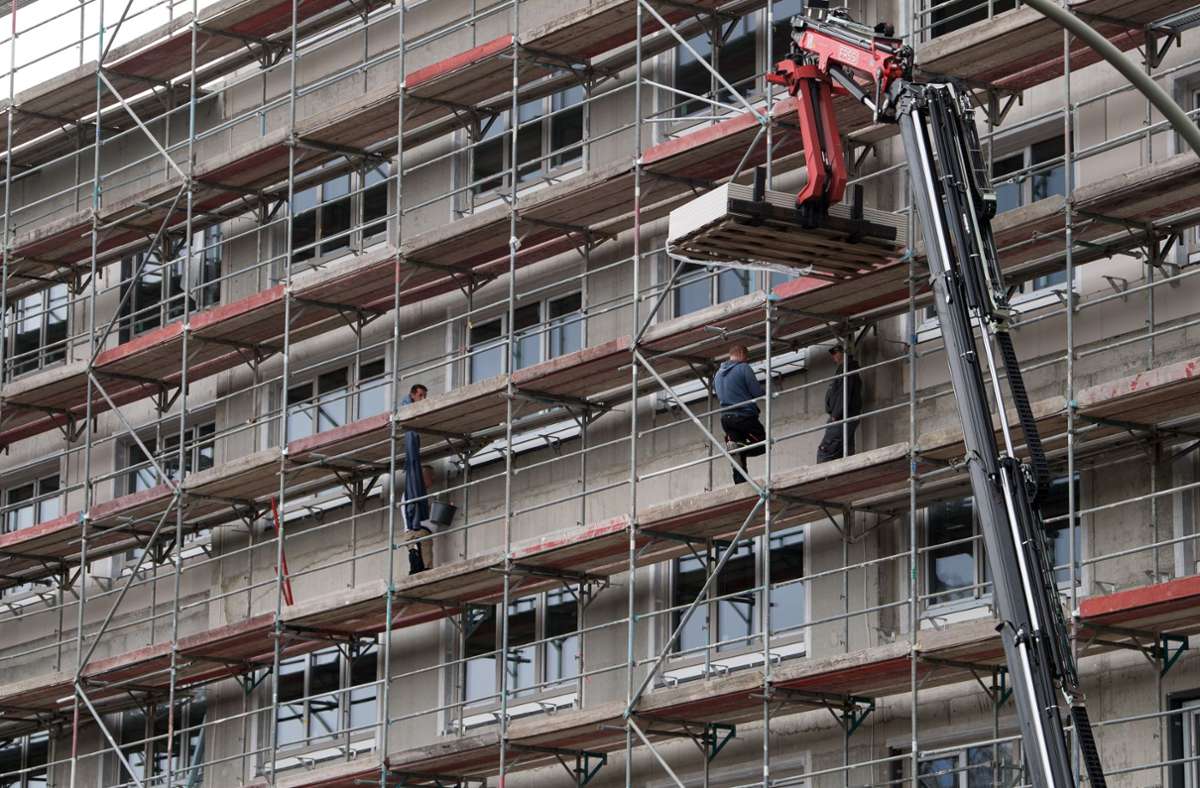 Vom Antrag bis zum Bau von Sozialwohnungen vergehen in der Regel drei Jahre. Foto: dpa/Bernd von Jutrczenka