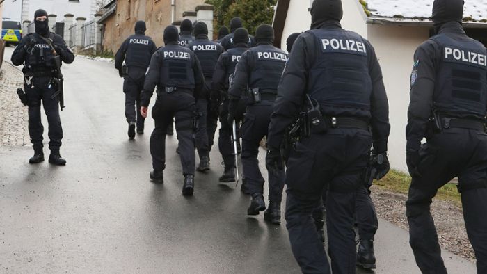 Polizei nimmt acht Verdächtige in Baden-Württemberg fest