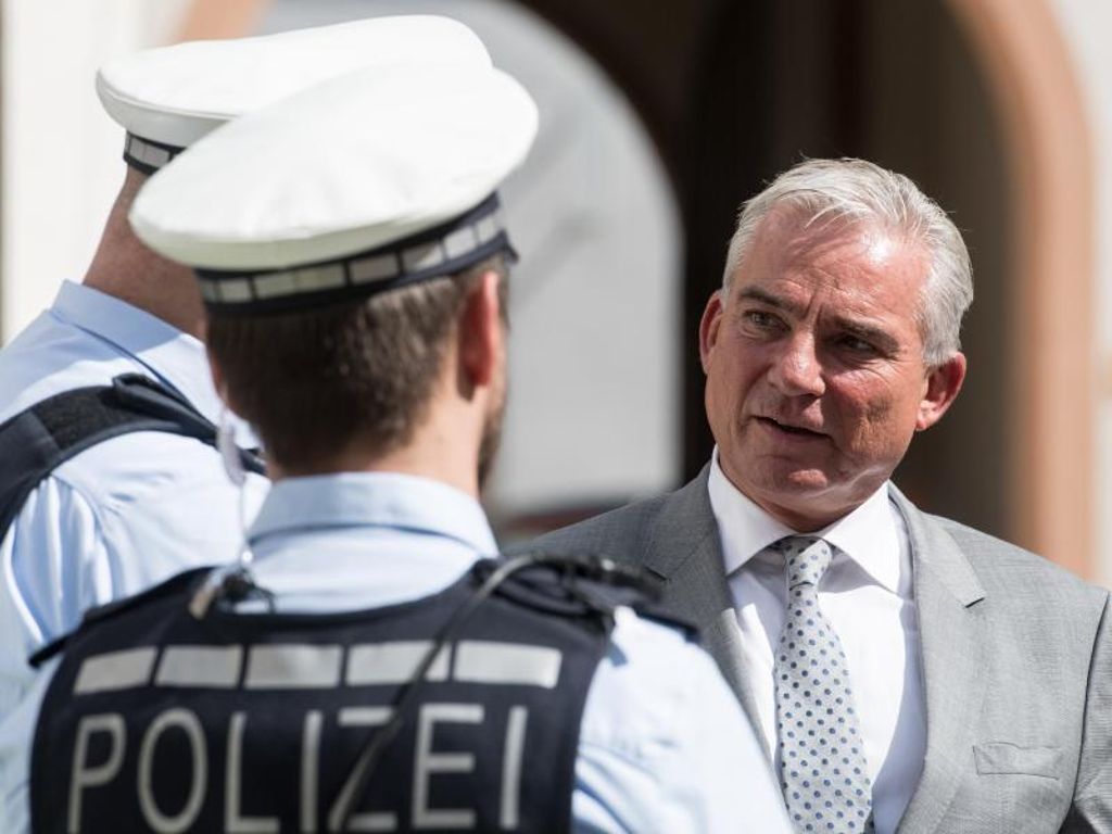 Kernfragen bleiben weiter offen: Innenminister verspricht baldige Aufklärung zu Freiburg