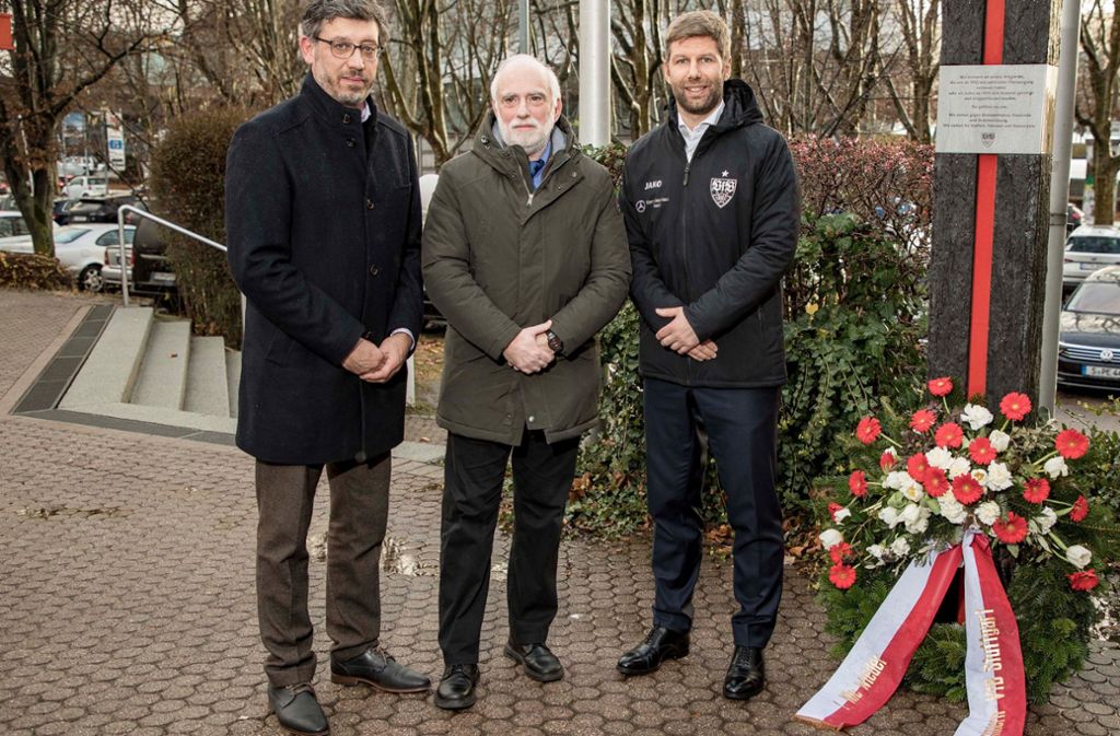 VfB Stuttgart gedenkt Holocaust-Opfern: Kranzniederlegung vor dem Heidenheim-Spiel