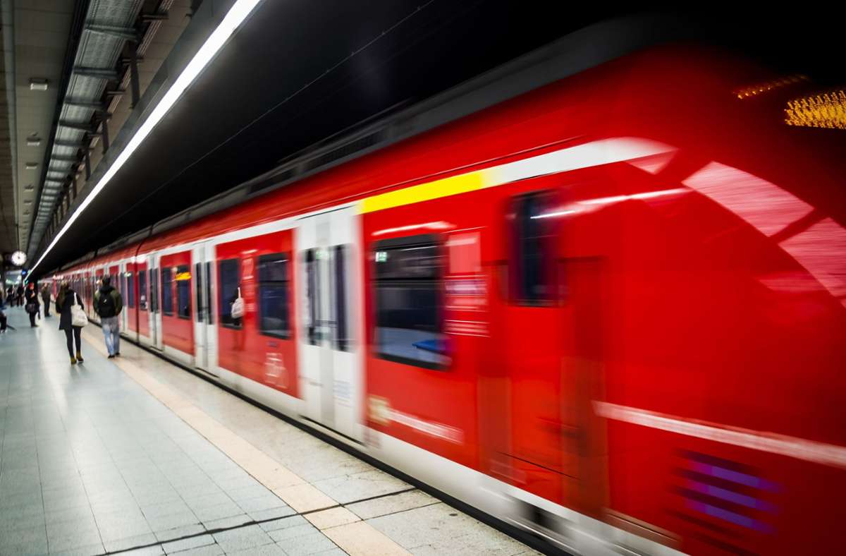 Vorfall im Zug nach Backnang: 13-Jährige wird in S-Bahn belästigt