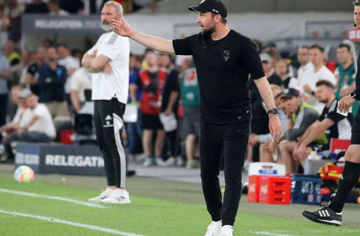 Die Trainer Sebastian Hoeneß (VfB/re.) und Tim Walter (HSV) haben sich nach der Partie geäußert.