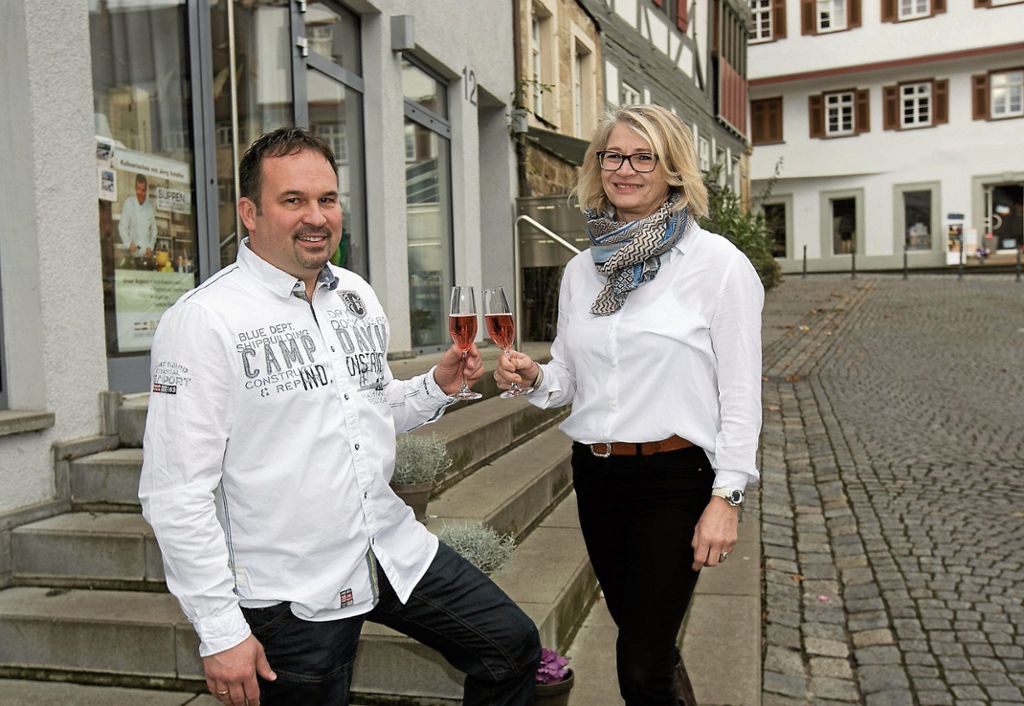 ESSLINGEN:  Bettina Witthuhn und Markus Hahn übernehmen die Räume von Ilzhöfers Kochschule für eine Tagesgastronomie: Im Zeichen der Maultasche