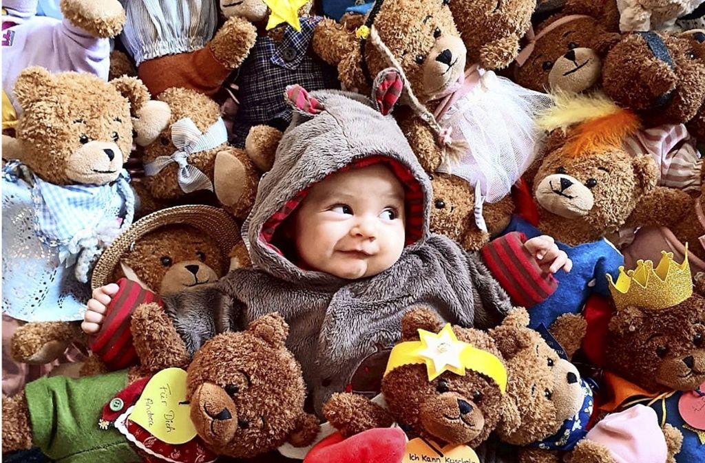 Kinder-Biennale und Advent-Wohlfahrtswerk verschenken 15 000 Teddies und bringen viel Freude: Teddybären bringen Hoffnung