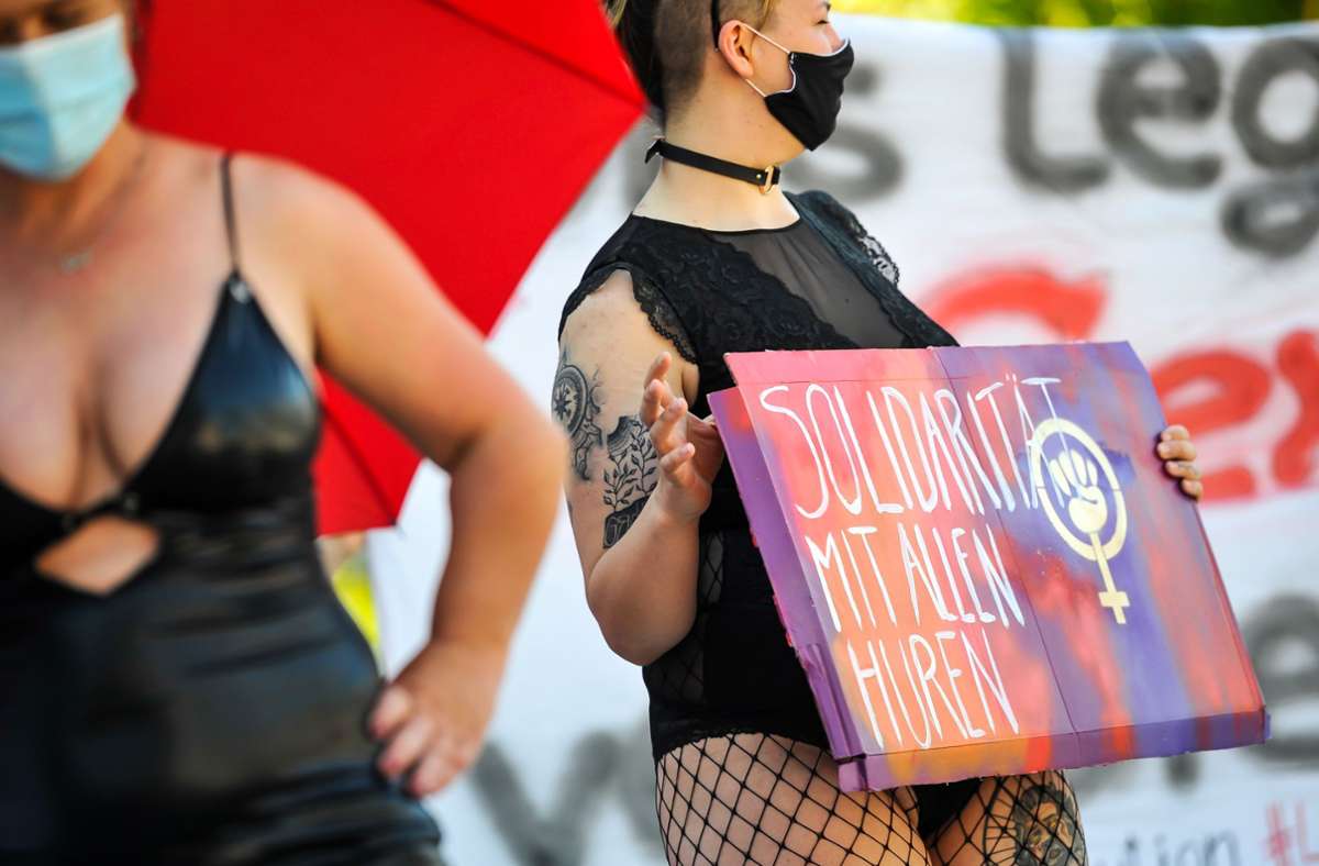 Prostituierte demonstrieren in Stuttgart gegen die strikten Regeln für ihre Branche.