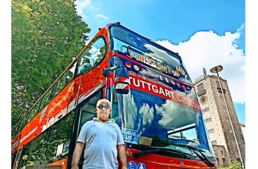 Touristenbusse chauffieren innerhalb von vier Jahren 250 000 Menschen durch Stuttgart: Rundfahrt mit dem roten Doppeldeckerbus für Touristen in Stuttgart