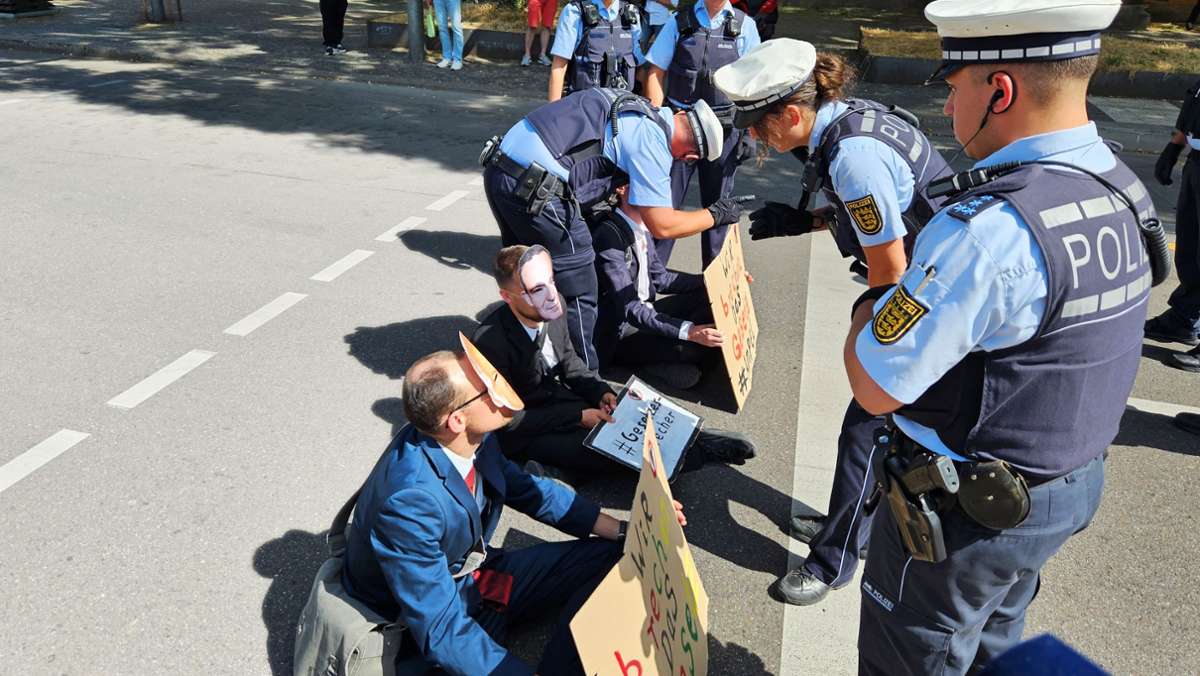Polizeieinsatz in Stuttgart: Großaufgebot verfolgt die Letzte Generation
