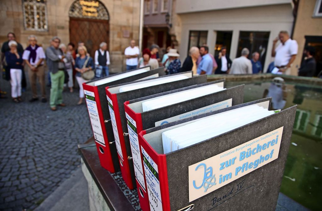 Starker Rückhalt für Stadtbücherei in einem Bebenhäuser Pfleghof: Starke Zustimmung zu Esslinger Bürgerbegehren